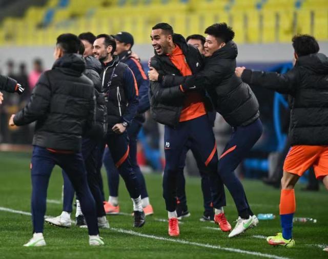 克雷桑入境泰山已开启“验枪” 小德在微妙中不懈怠